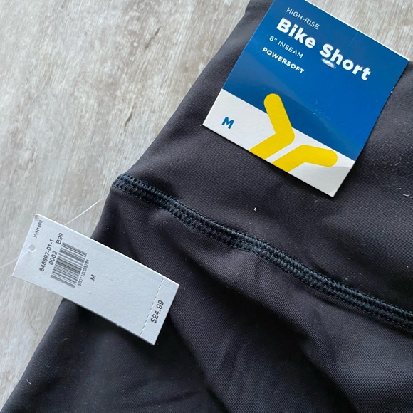 NWT Old Navy Powersoft bike short 5” inseam size medium - Picture 3 of 3